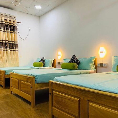 White Villa Hotel Trincomalee Exterior photo