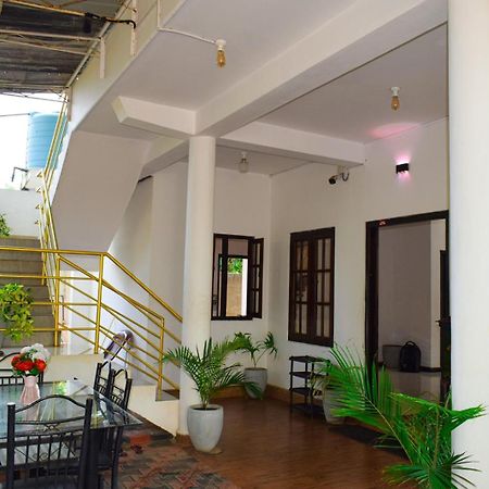 White Villa Hotel Trincomalee Exterior photo