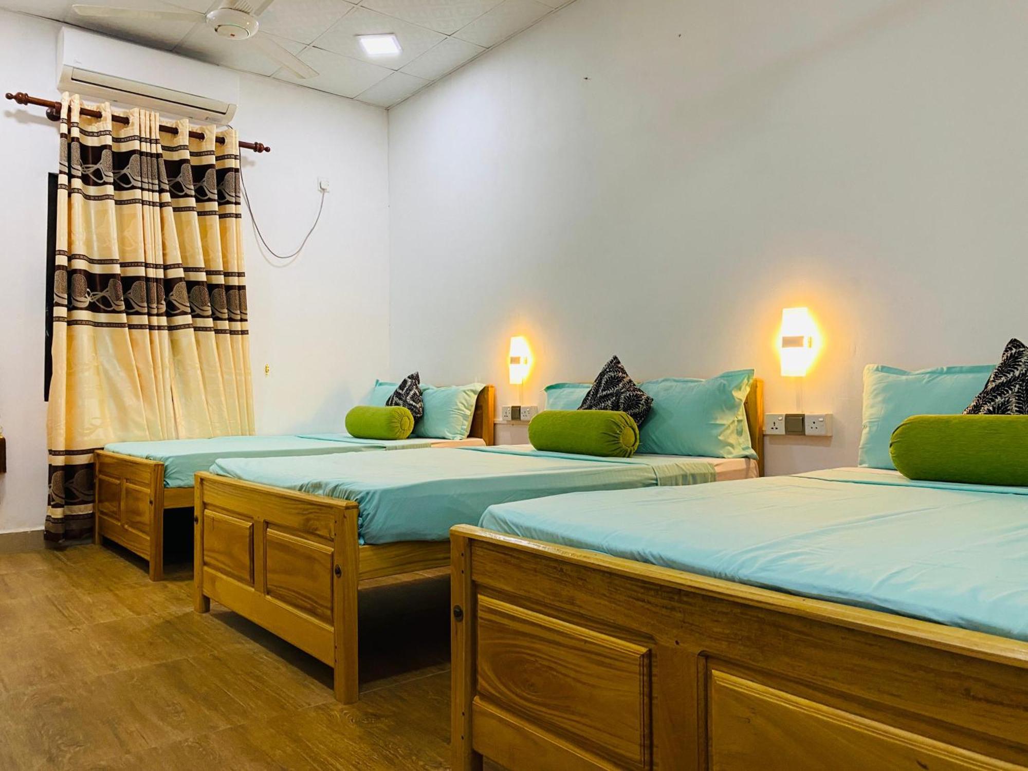 White Villa Hotel Trincomalee Exterior photo