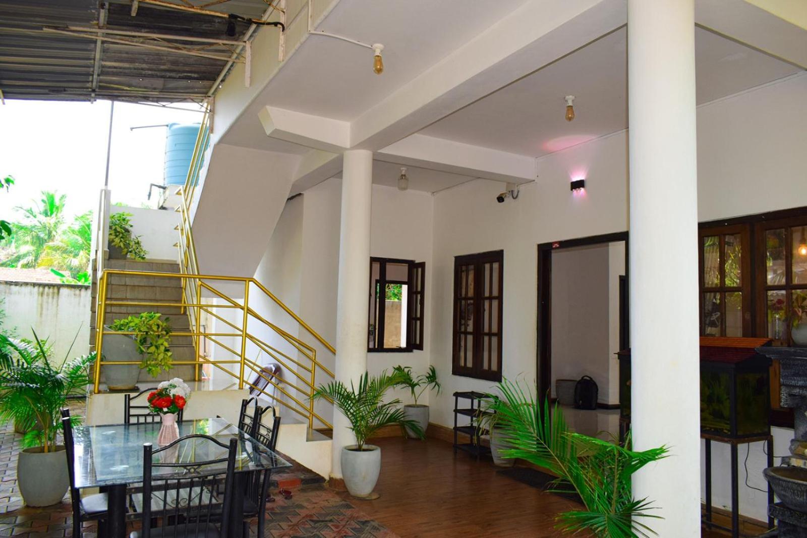 White Villa Hotel Trincomalee Exterior photo