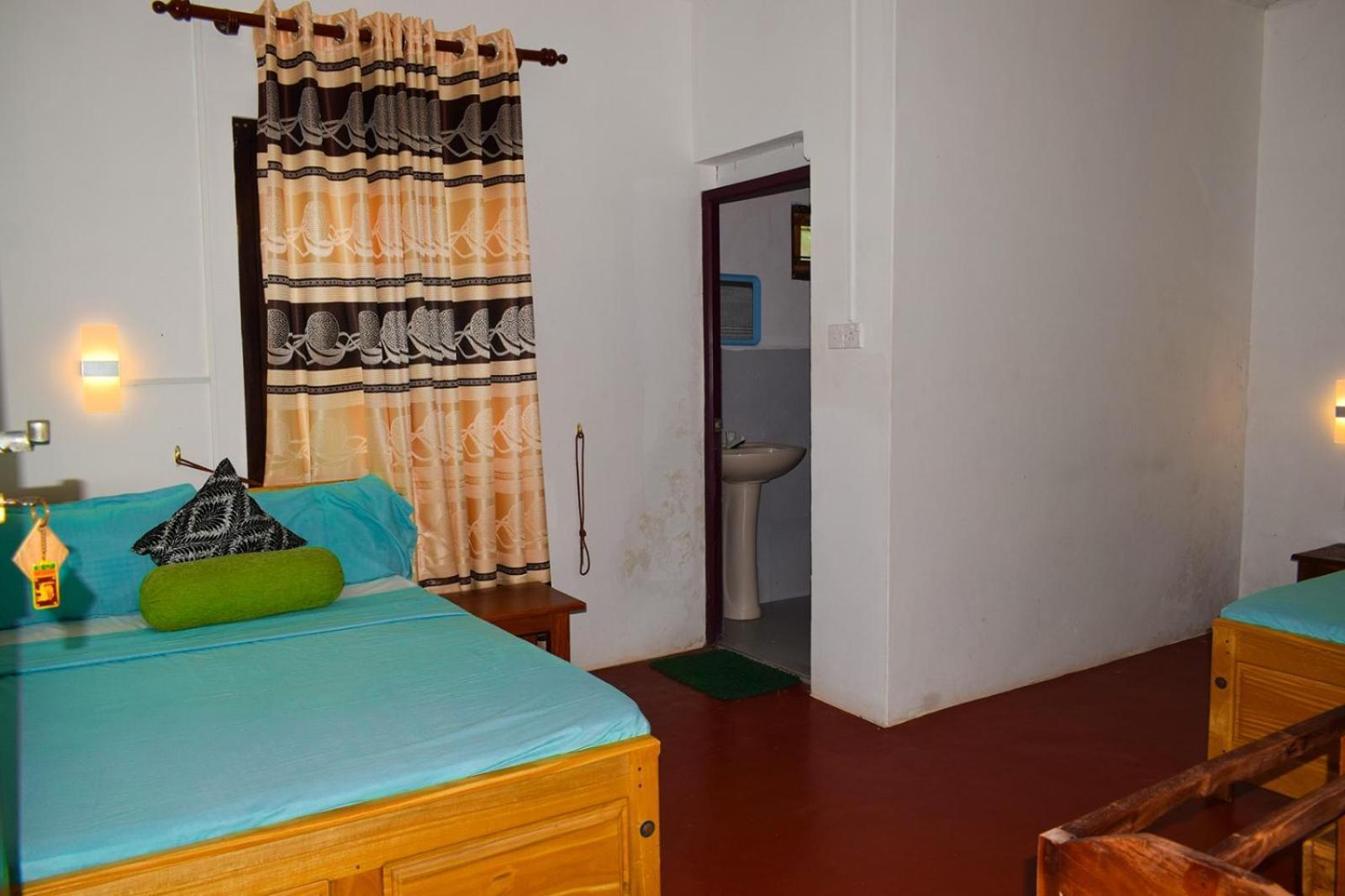 White Villa Hotel Trincomalee Exterior photo